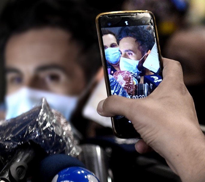 "Diego es muy difícil, pero se va a quedar", dijo el médico de Maradona